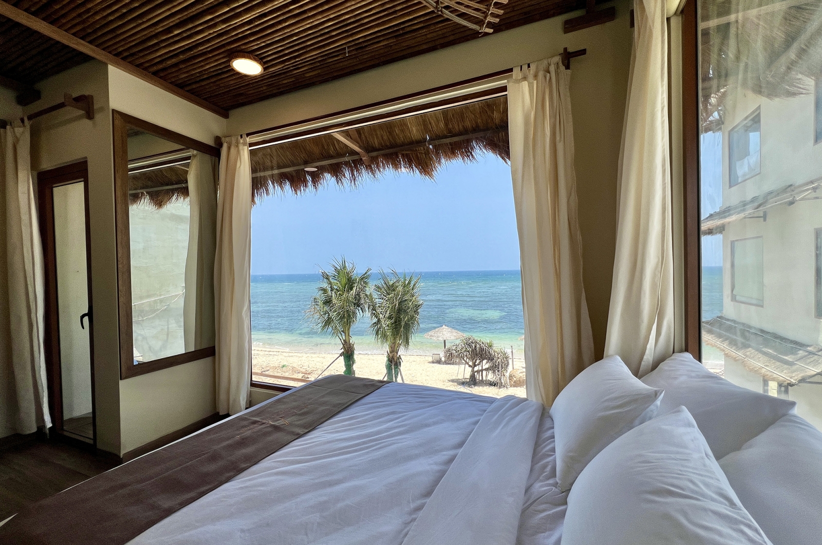 SUN KISSED ROOM